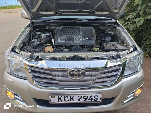 Toyota Hilux 2011 Silver