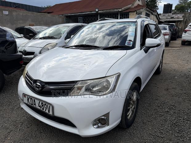 Toyota Corolla Fielder 1.5 Petrol FWD 2014 Silver