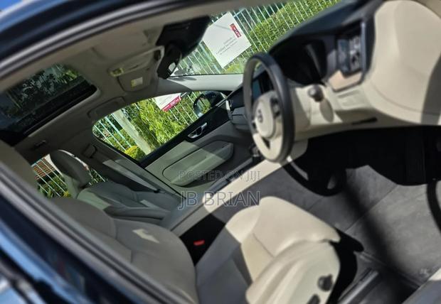 Volvo XC60 2019 Blue