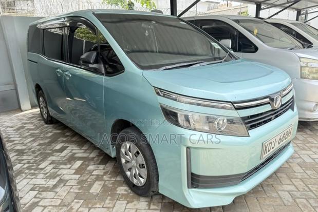 Toyota Voxy 2015 Green
