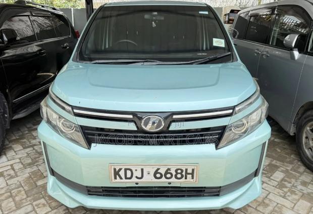 Toyota Voxy 2015 Green