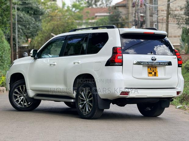 Toyota Land Cruiser Prado 2.8 2021 White