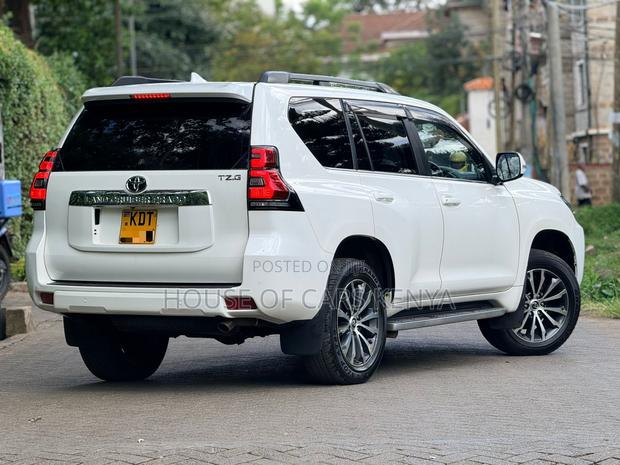 Toyota Land Cruiser Prado 2.8 2021 White