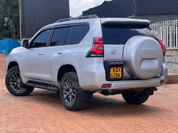 Toyota Land Cruiser 2015 Silver