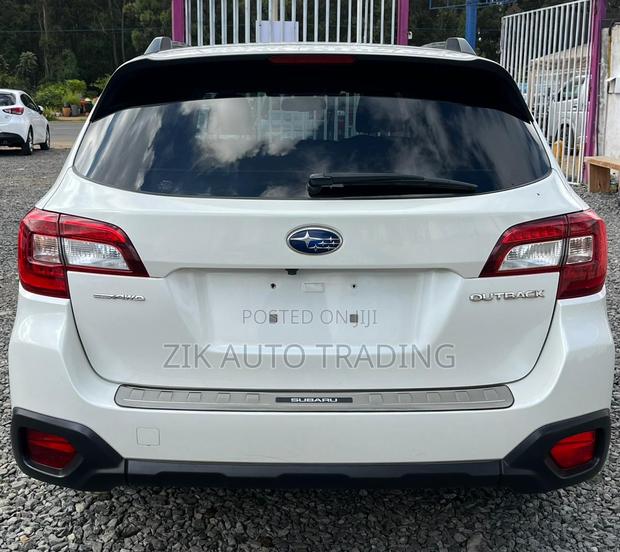 Subaru Outback 2018 White