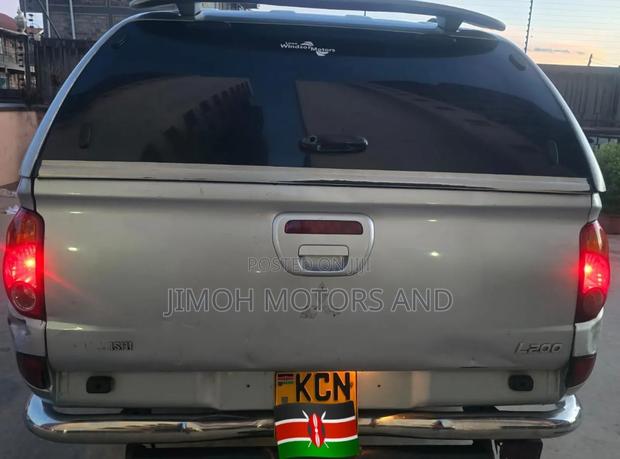 Mitsubishi L200 2013 Silver