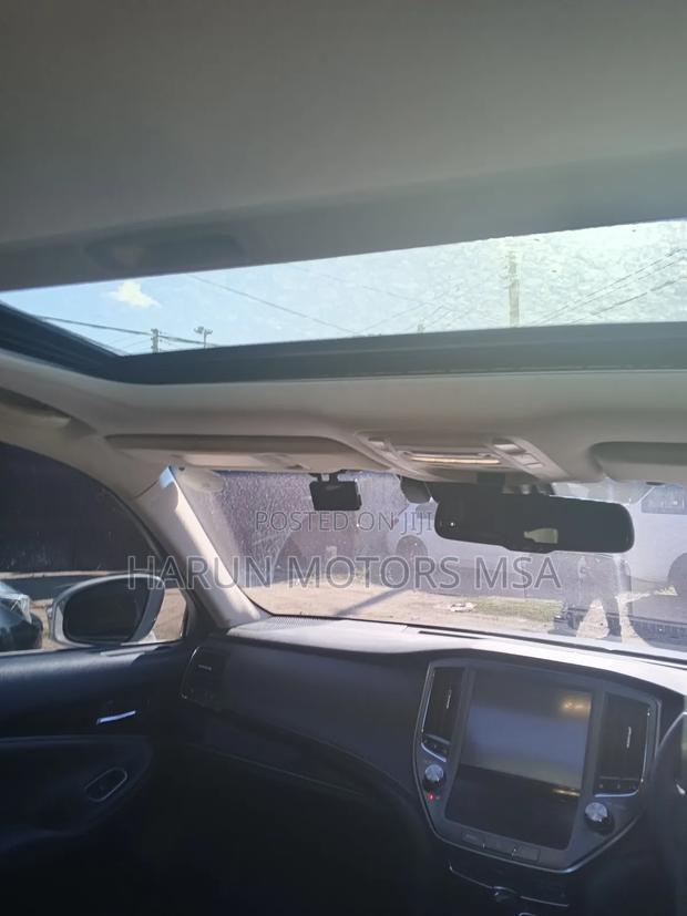 Toyota Crown 2018 White