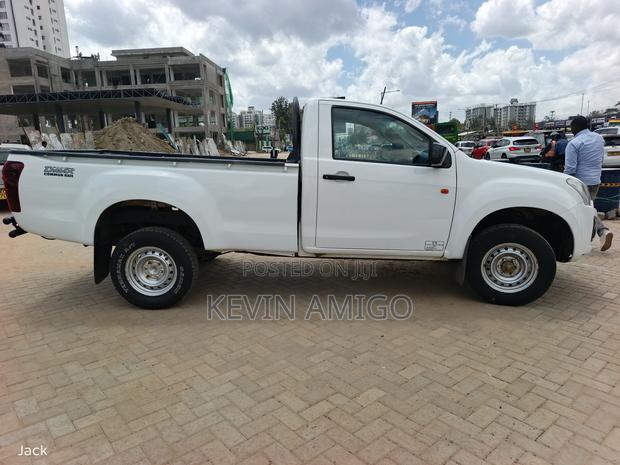 Isuzu D-MAX 2022 White