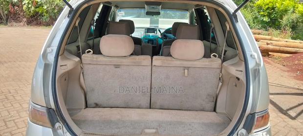 Toyota Gaia 2002 Silver