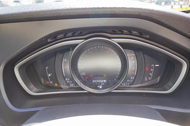 Volvo V40 2020 Blue
