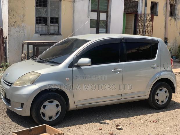 Toyota Passo 1.0 AWD 2010 Silver