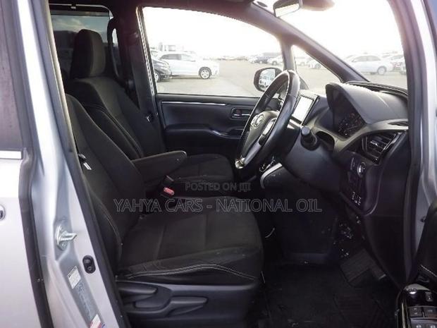 Toyota Esquire 2020 Silver