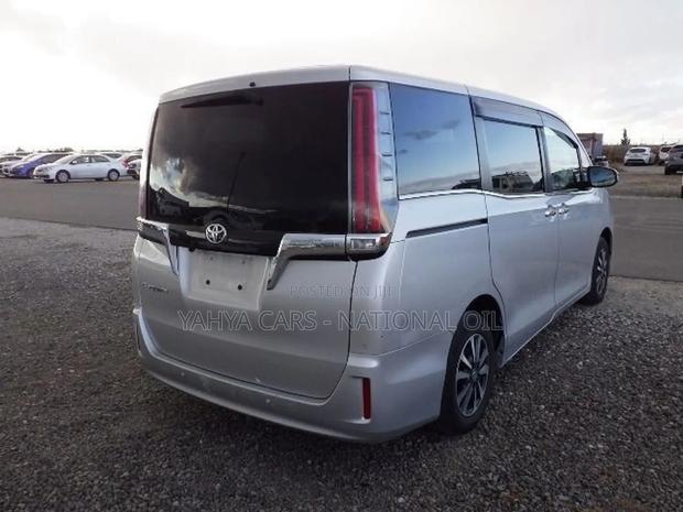 Toyota Esquire 2020 Silver