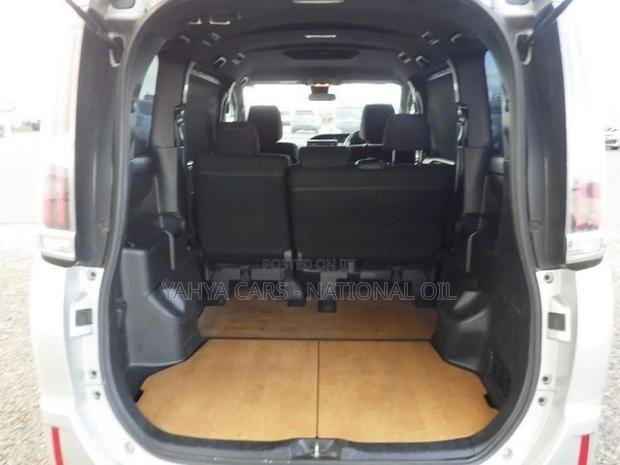 Toyota Esquire 2020 Silver