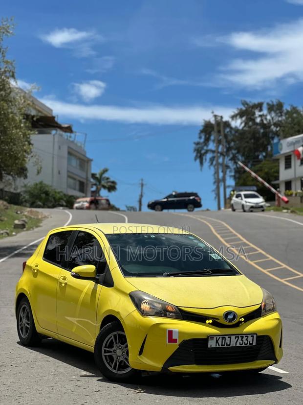 Toyota Vitz 2015 Yellow