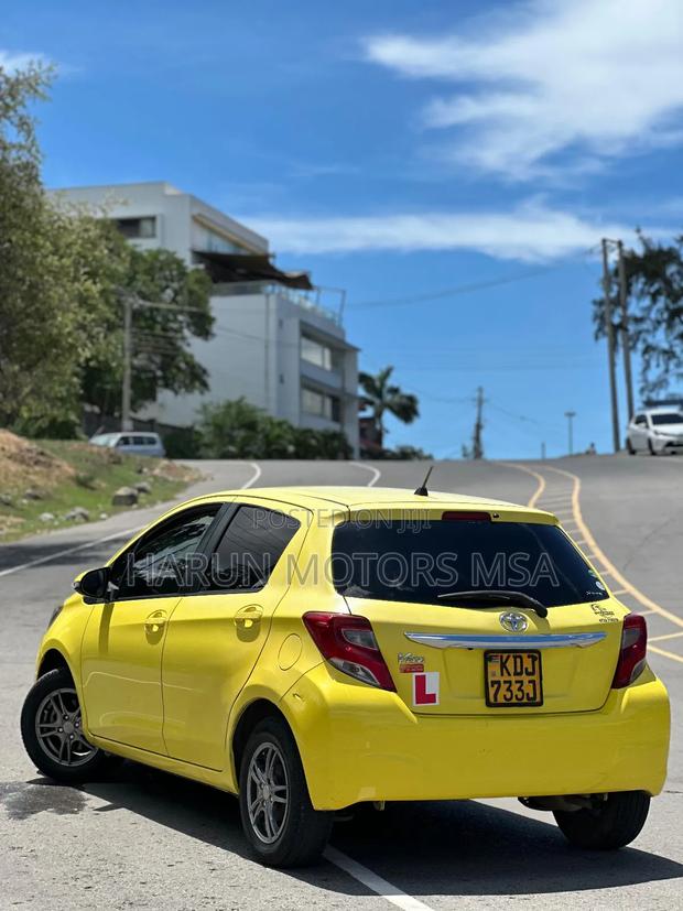 Toyota Vitz 2015 Yellow