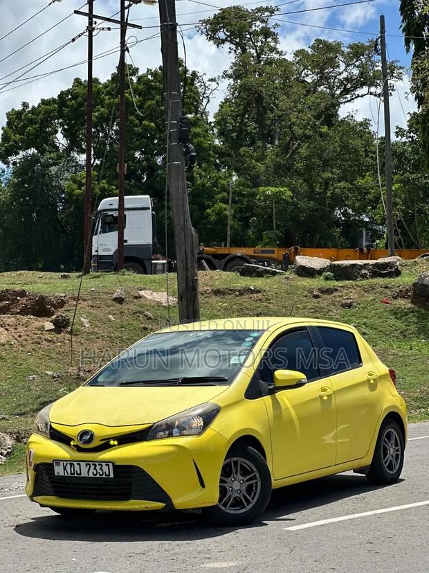Toyota Vitz 2015 Yellow