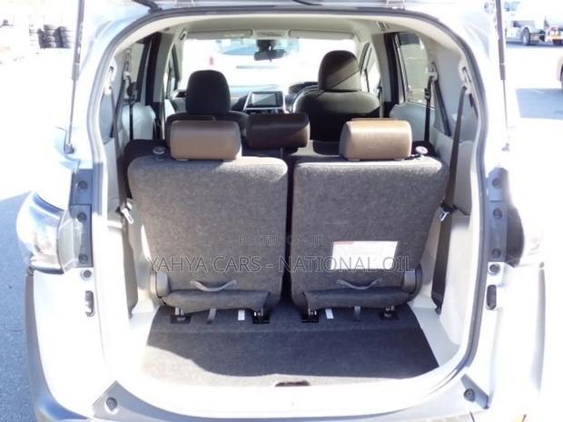 Toyota Sienta 2019 Silver