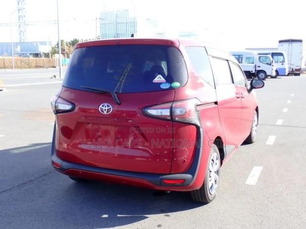 Toyota Sienta 2020 Red