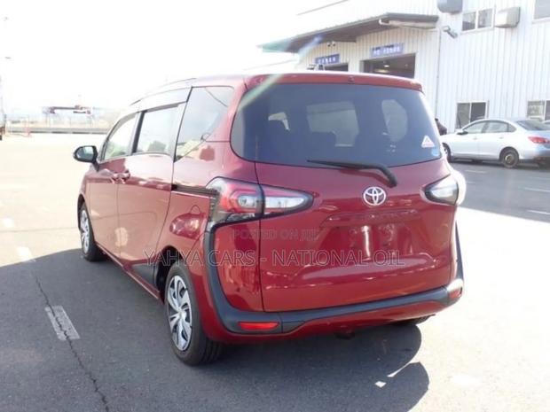 Toyota Sienta 2020 Red