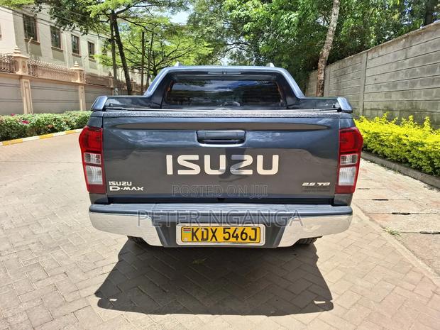 Isuzu D-MAX 2022 Silver