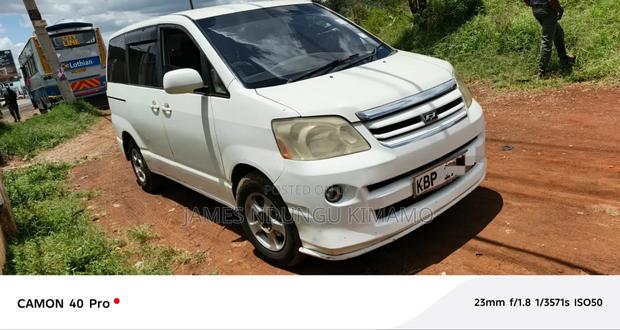 Toyota Noah 2005 White