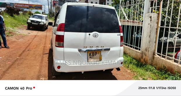 Toyota Noah 2005 White