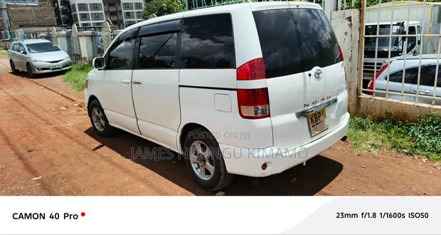 Toyota Noah 2005 White