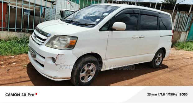 Toyota Noah 2005 White