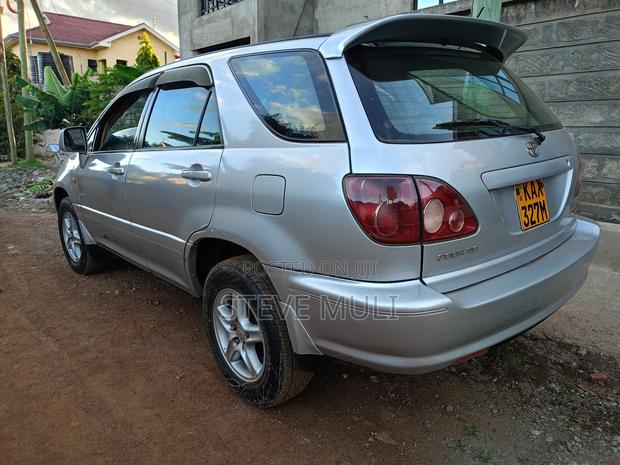 Toyota Harrier 2000 Silver