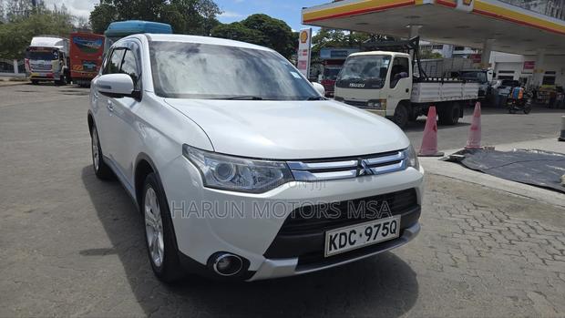 Mitsubishi Outlander 2014 White