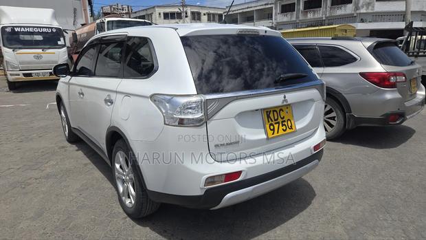 Mitsubishi Outlander 2014 White
