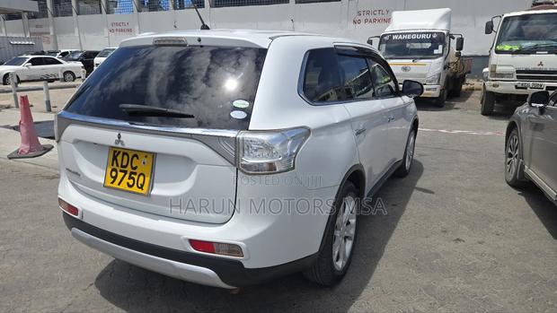 Mitsubishi Outlander 2014 White