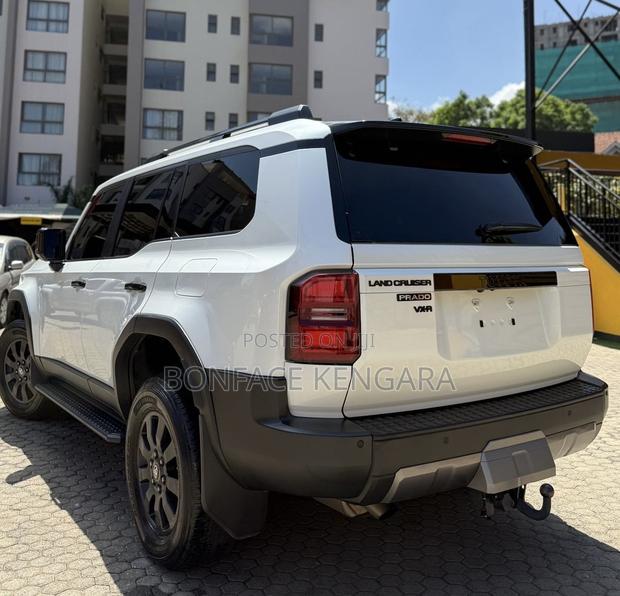 Toyota Land Cruiser Prado 2.8 2024 White