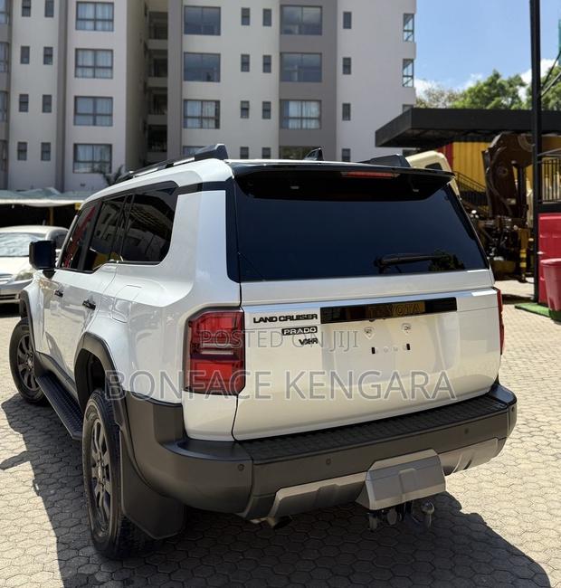 Toyota Land Cruiser Prado 2.8 2024 White