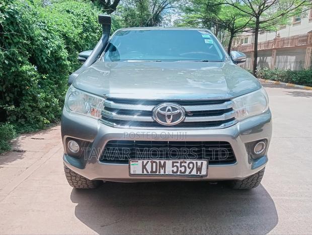 Toyota Hilux 2015 Gray