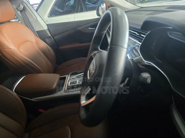 Audi Q8 2021 Yellow