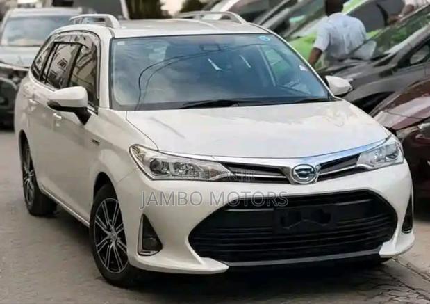 Toyota Corolla Fielder 1.5 Hybrid FWD 2020 White