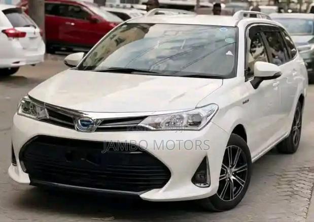 Toyota Corolla Fielder 1.5 Hybrid FWD 2020 White
