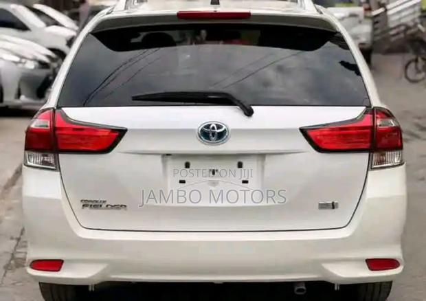 Toyota Corolla Fielder 1.5 Hybrid FWD 2020 White