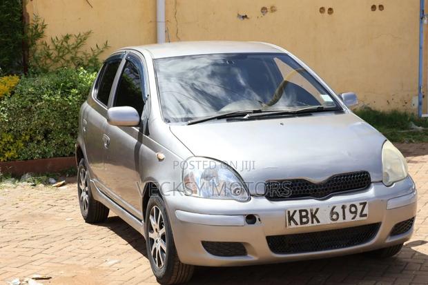 Toyota Vitz 2002 Gray