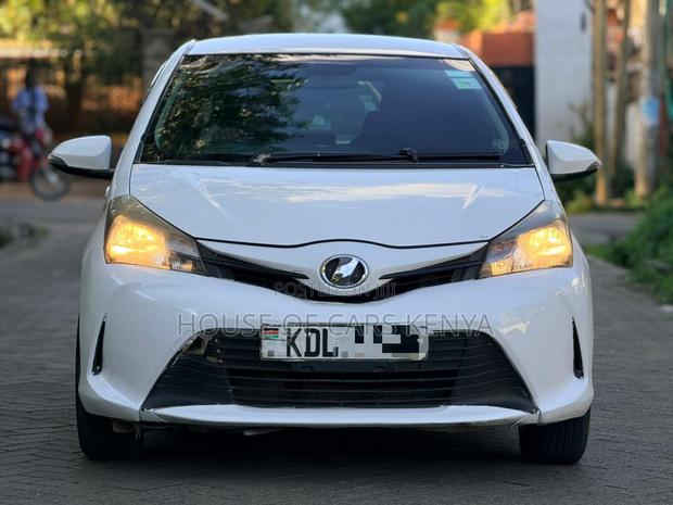 Toyota Vitz 2016 White