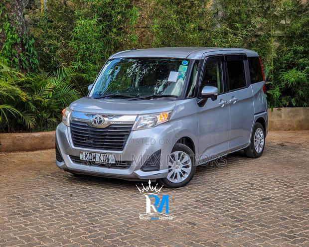 Toyota Roomy 2018 Silver
