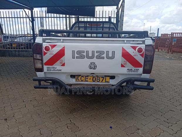 Isuzu D-MAX 2015 White