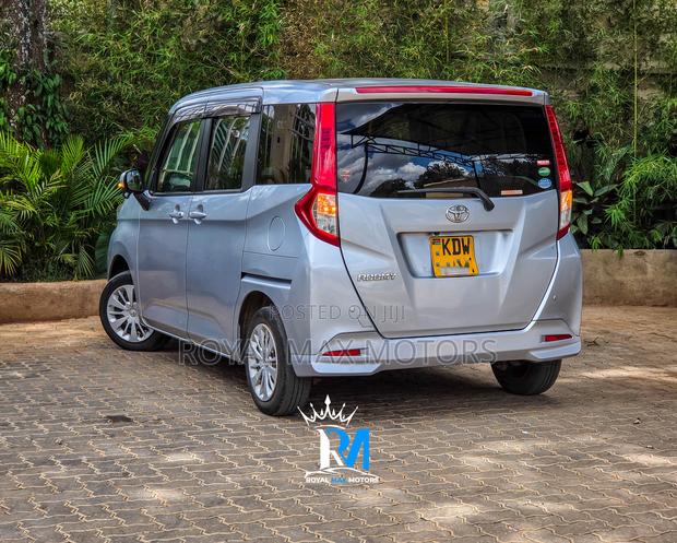 Toyota Roomy 2018 Silver