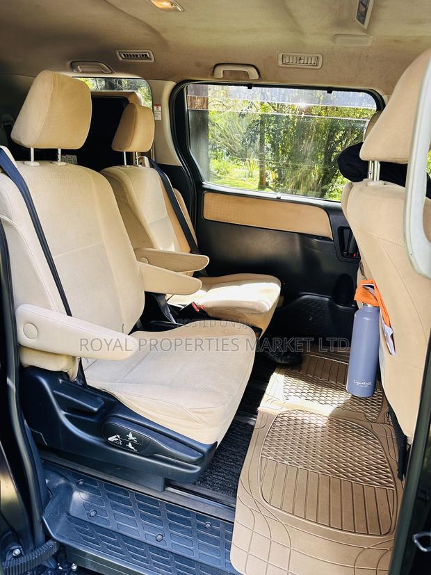 Toyota Noah 1.8 FWD Hybrid (7 seater) 2014 Burgundy