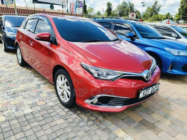 Toyota Auris 2017 Red