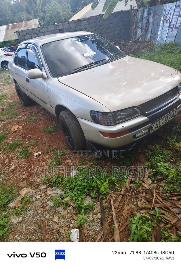 Toyota Corolla Sedan 1998 Gold