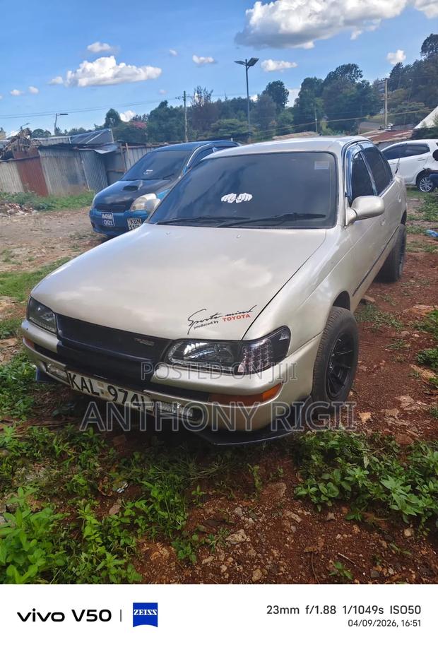 Toyota Corolla Sedan 1998 Gold