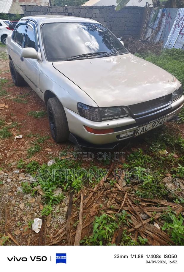 Toyota Corolla Sedan 1998 Gold